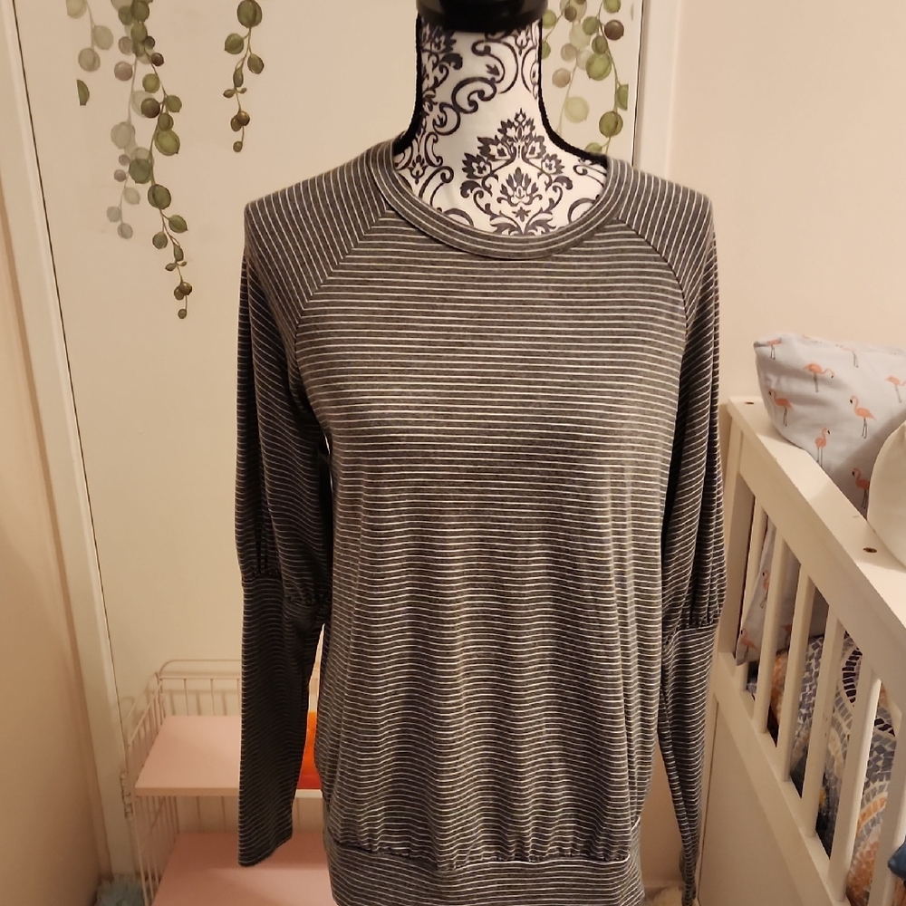 Striped Gray Women's Tip Sz S Over Sized Balloon Sleeves